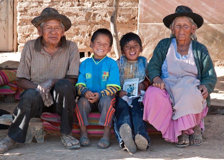 Verstandelijk beperkte Javier (Bolivia) bij grootouders