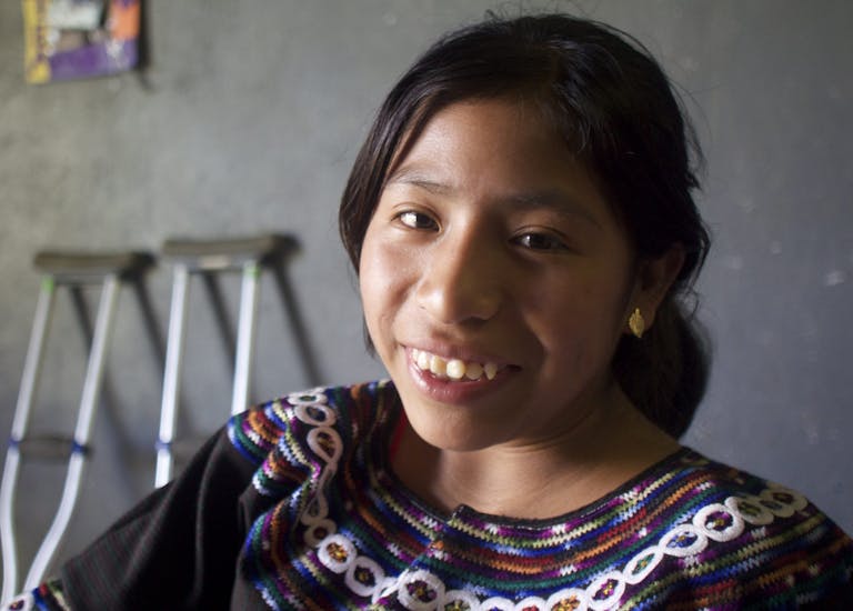 Manuela uit Guatemala werd geboren met klompvoetjes