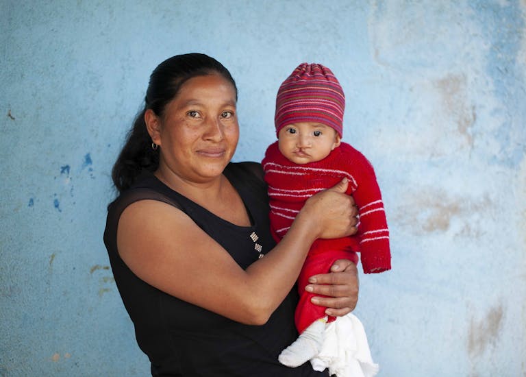Moeder Maria met baby Juan uit Guatemala