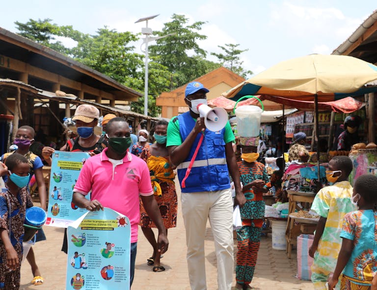 Voorlichting op markt in Benin