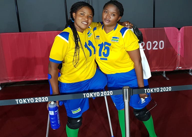 Team Rwanda, Solange Niyiraneza (links) en Liliane Mukobwankawe (2021)