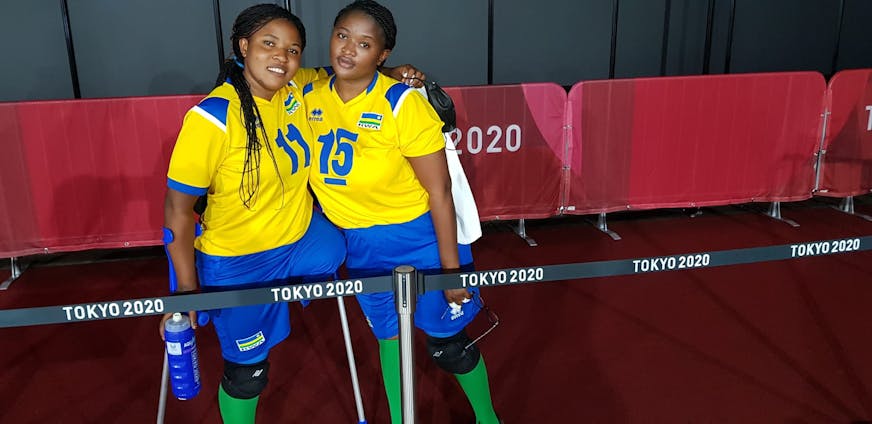Team Rwanda, Solange Niyiraneza (links) en Liliane Mukobwankawe (2021)