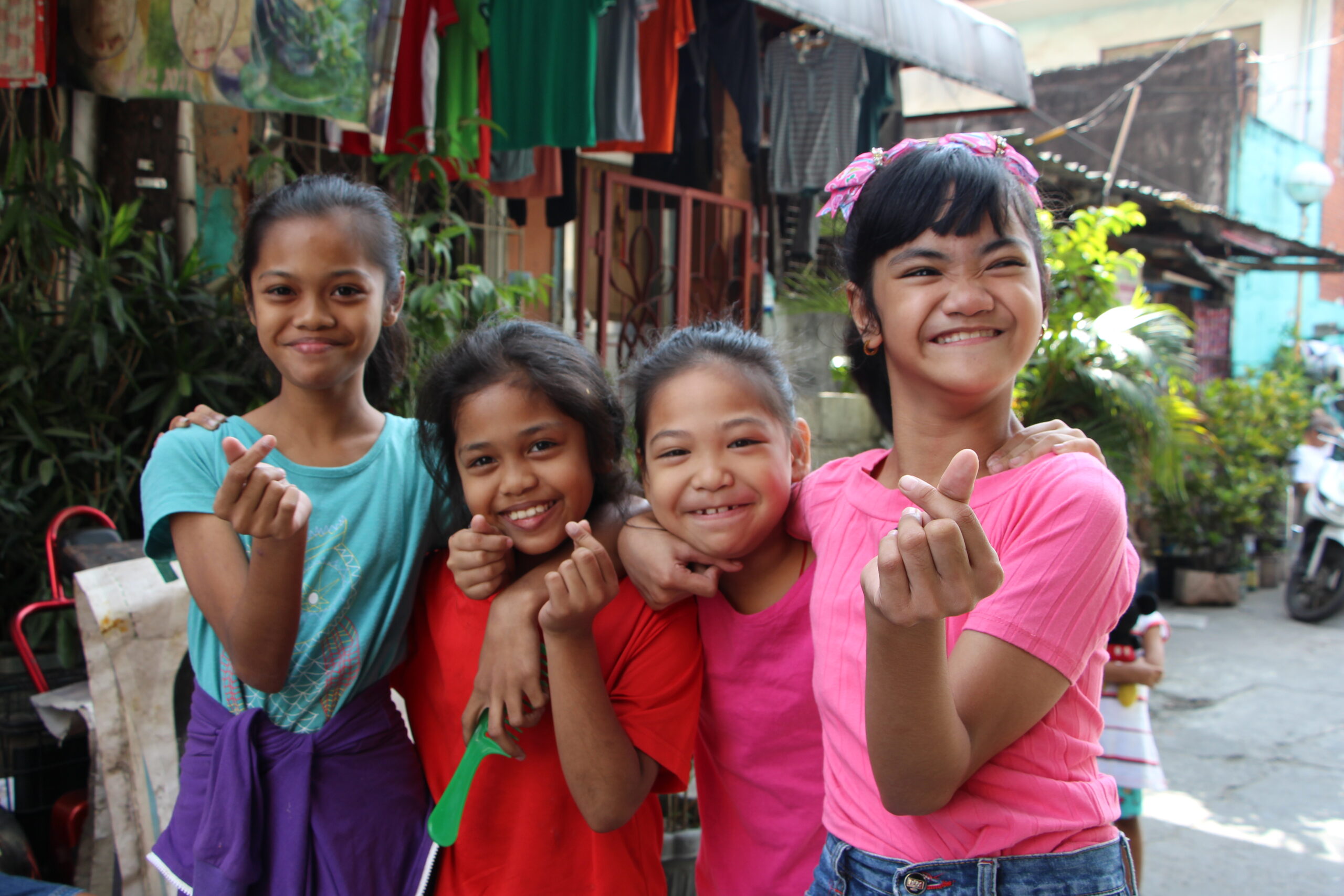 Aisha samen met vriendinnen