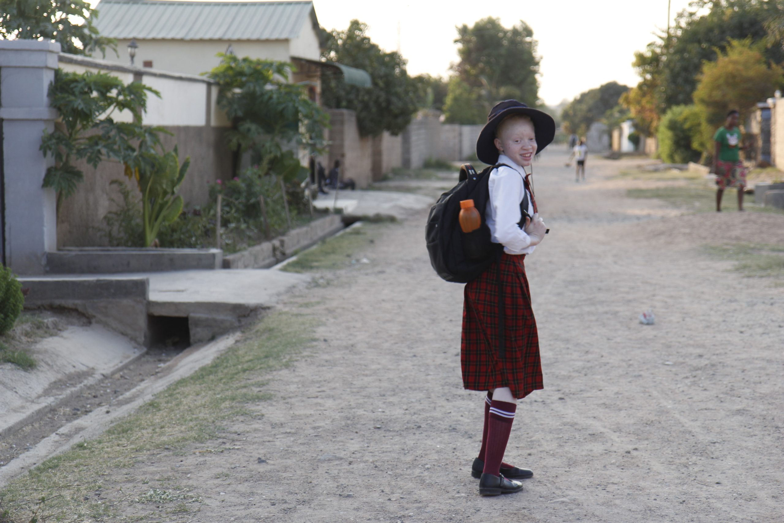 Mwape op weg naar school